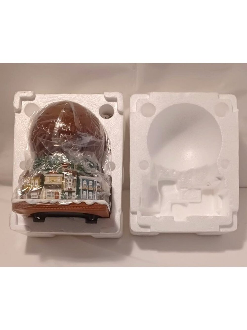 Hallmark Keepsake 2006 Nostalgic House & Shops snow globe Rare Hard to Find READ - Picture 2 of 16